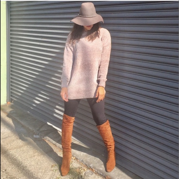 2367. 🛑AT COST ! CHENILLE LAST 3! soft lightweight gray grey silver sweater - Picture 2 of 8